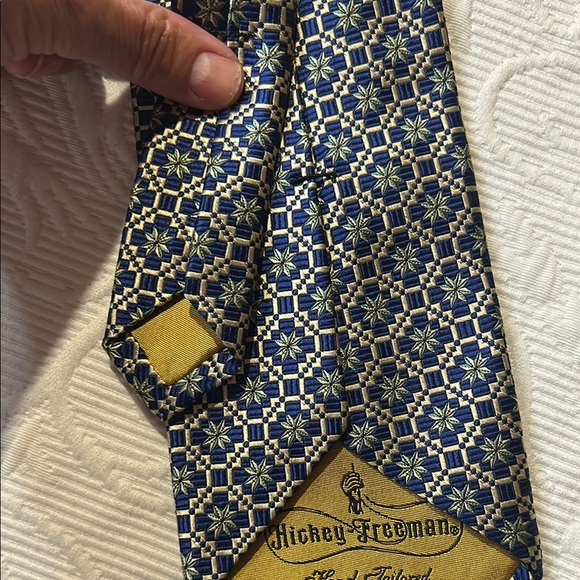 Hickey Freeman Blue and White Silk Tie with  Pattern - Picture 8 of 8